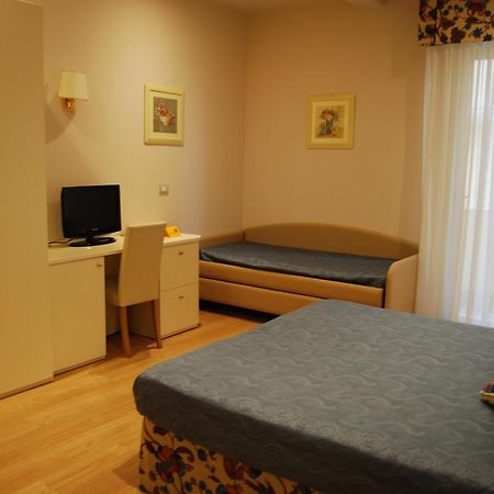 Hotel Bahia Сан-Бенедетто-дель-Тронто Экстерьер фото