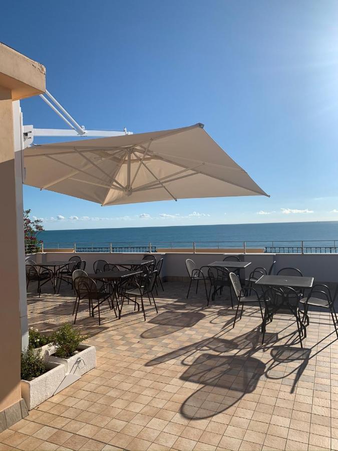 Hotel Bahia Сан-Бенедетто-дель-Тронто Экстерьер фото