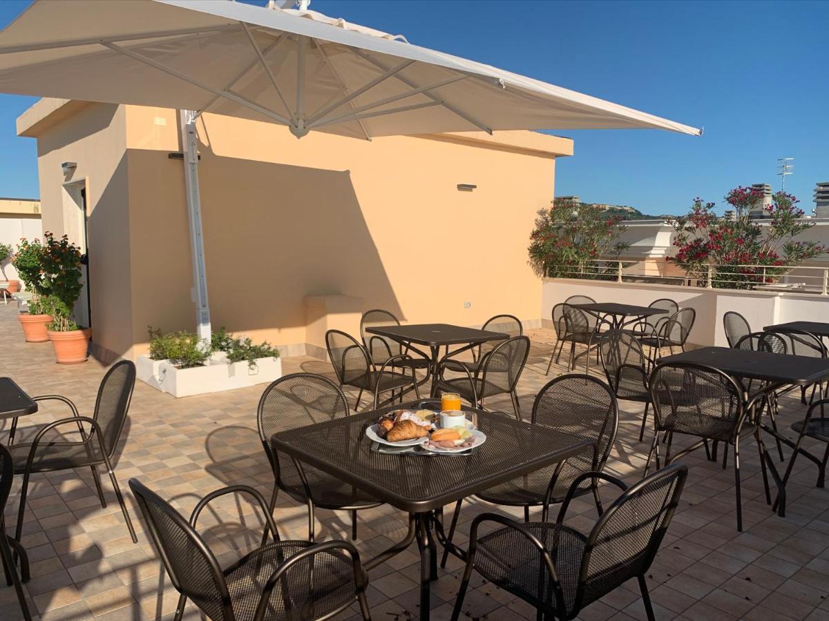 Hotel Bahia Сан-Бенедетто-дель-Тронто Экстерьер фото