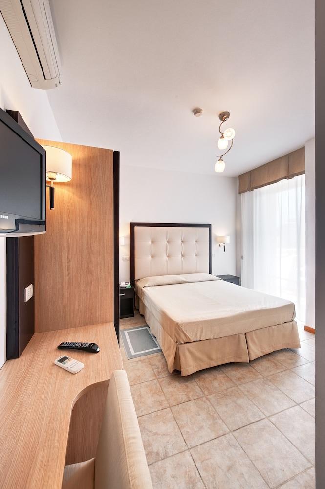 Hotel Bahia Сан-Бенедетто-дель-Тронто Экстерьер фото