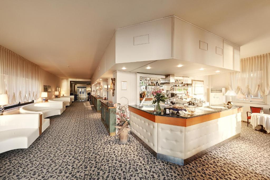 Hotel Bahia Сан-Бенедетто-дель-Тронто Экстерьер фото