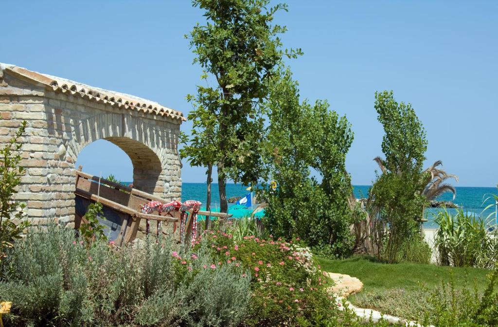 Hotel Bahia Сан-Бенедетто-дель-Тронто Экстерьер фото