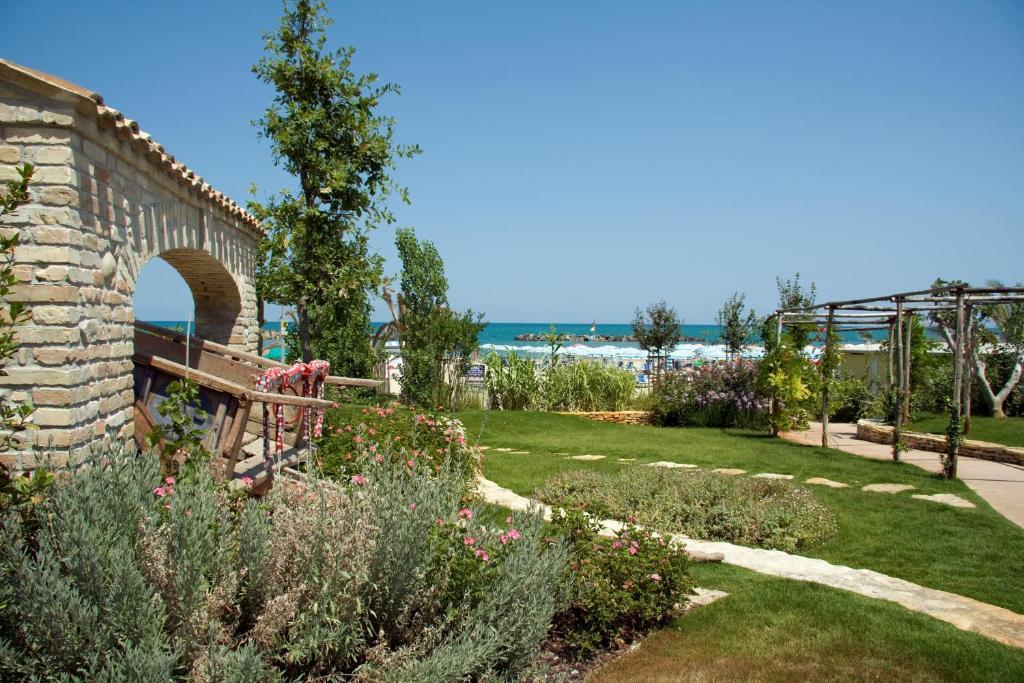 Hotel Bahia Сан-Бенедетто-дель-Тронто Экстерьер фото