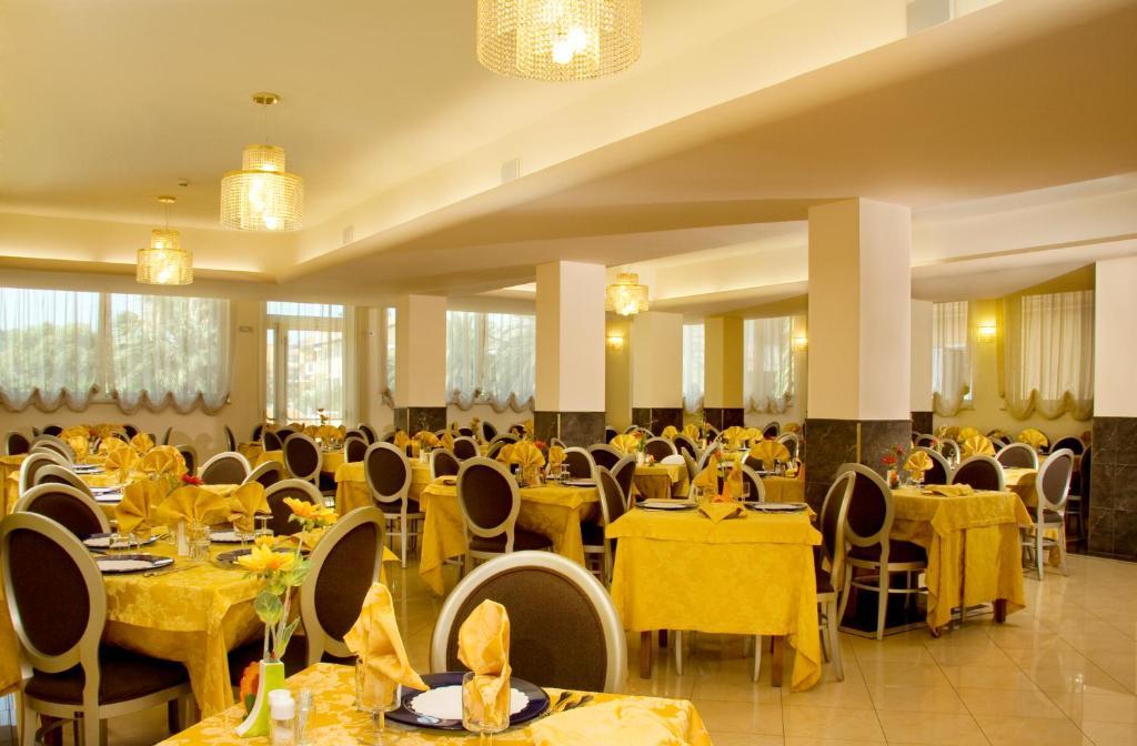 Hotel Bahia Сан-Бенедетто-дель-Тронто Экстерьер фото